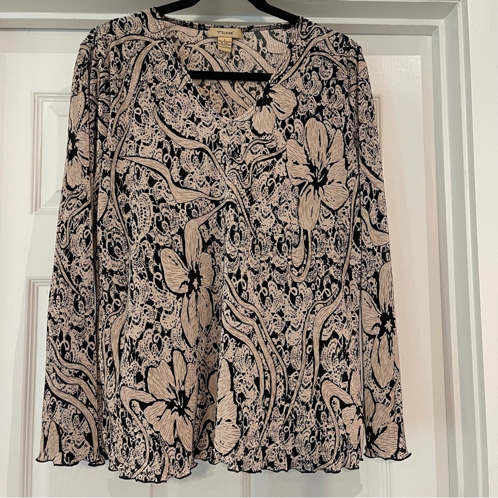 Plisse V Neck Pull Over Pleated Blouse  Size Large